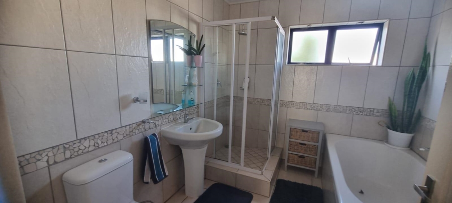 4 Bedroom Property for Sale in Blue Lagoon Western Cape